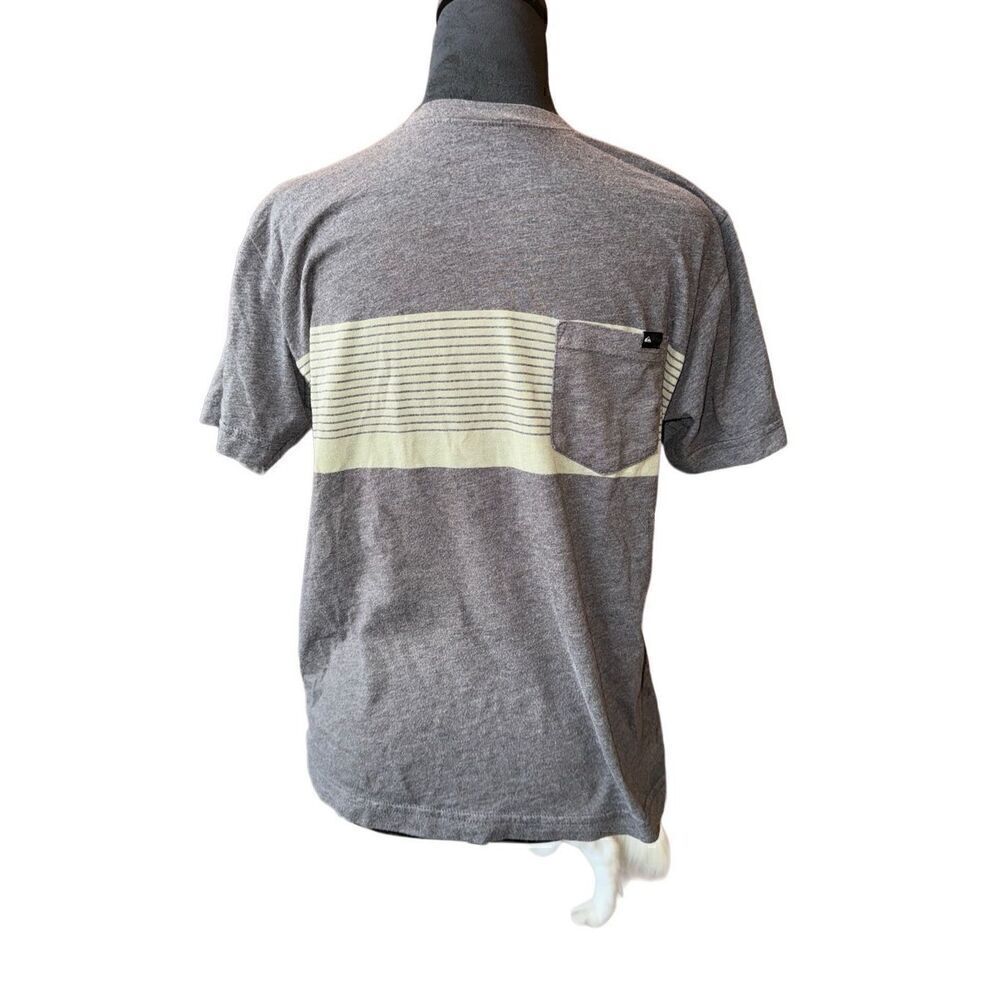 Quicksilver youth pocket T-shirt size Medium